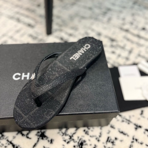 Chanel flip flops - Picture 2 of 3